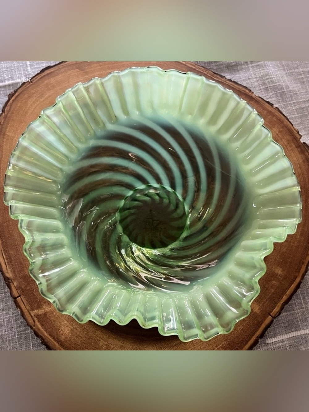 Antique Jefferson Vaseline Uranium Glass Opalescent Swirl Bowl UV Reactive 10”